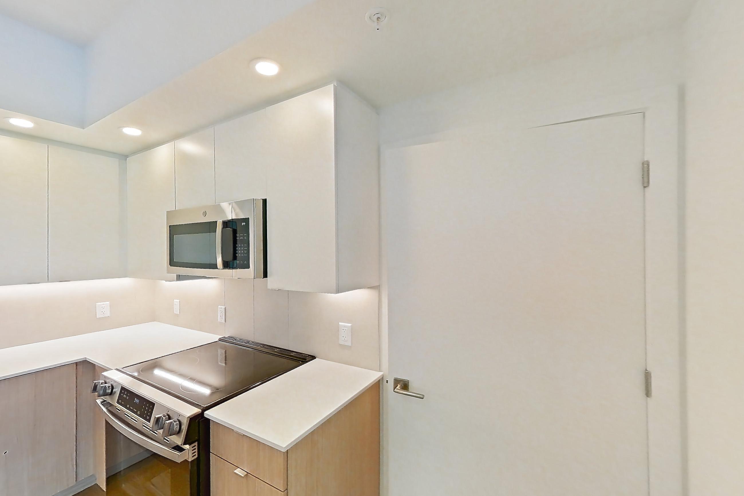 KITCHEN ISLAND CORNER