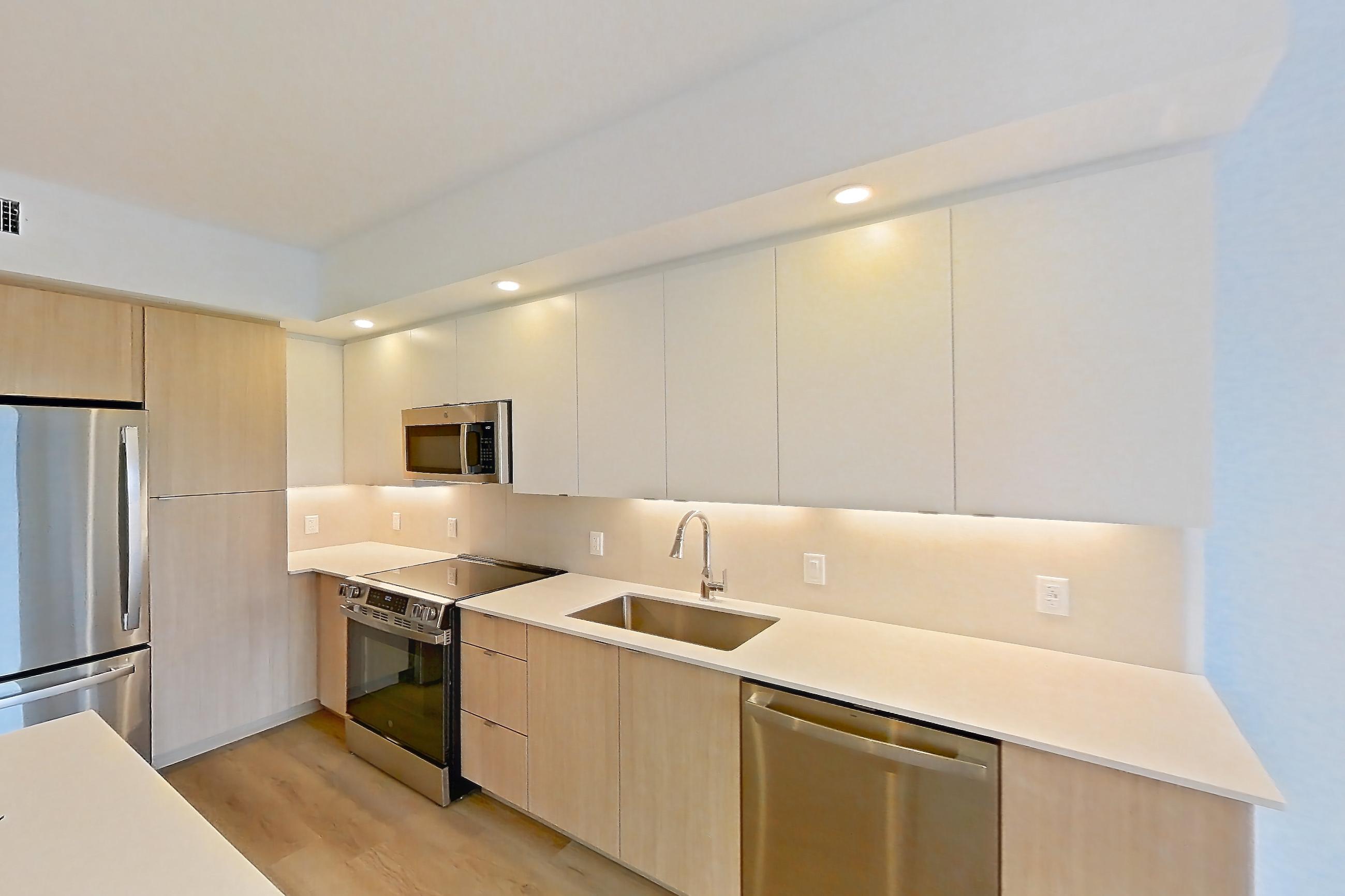 KITCHEN ISLAND CORNER