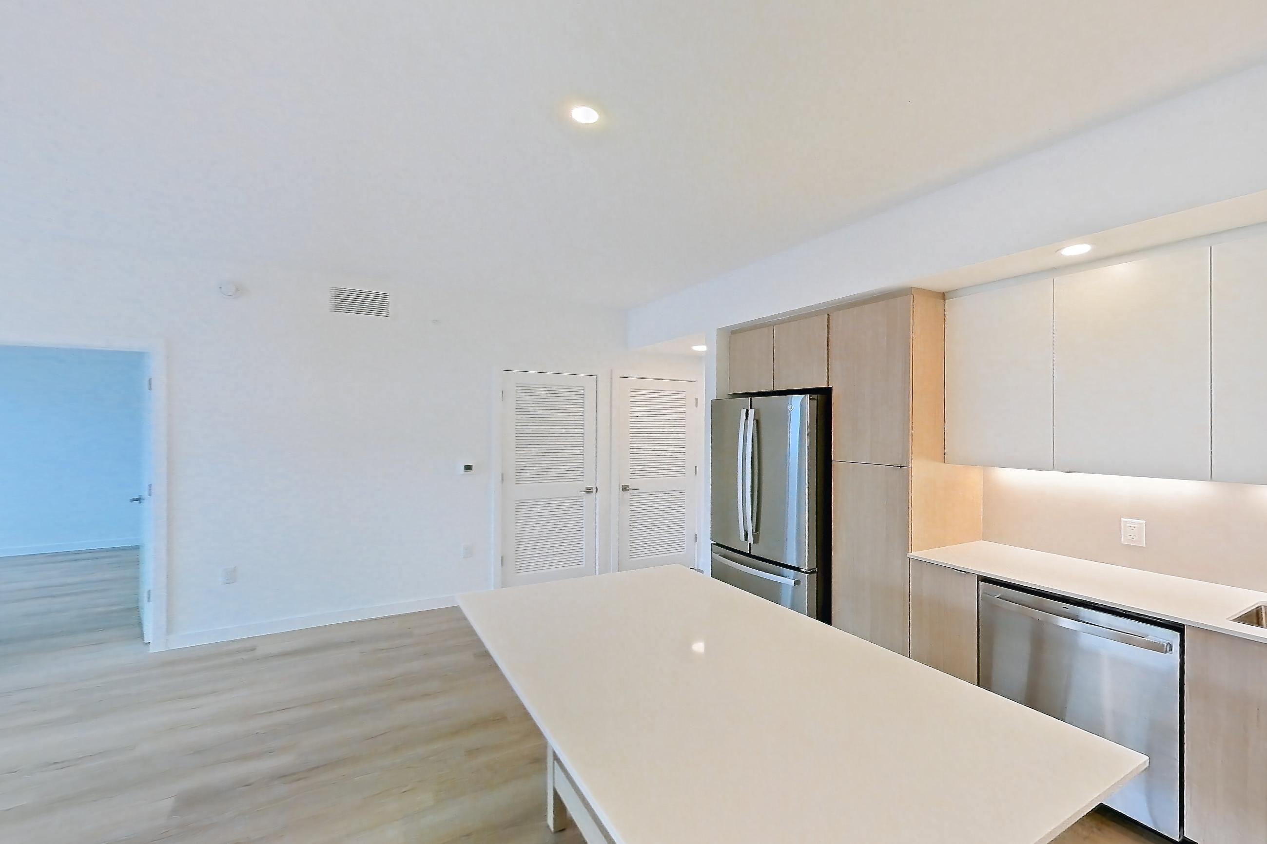 KITCHEN ISLAND CORNER
