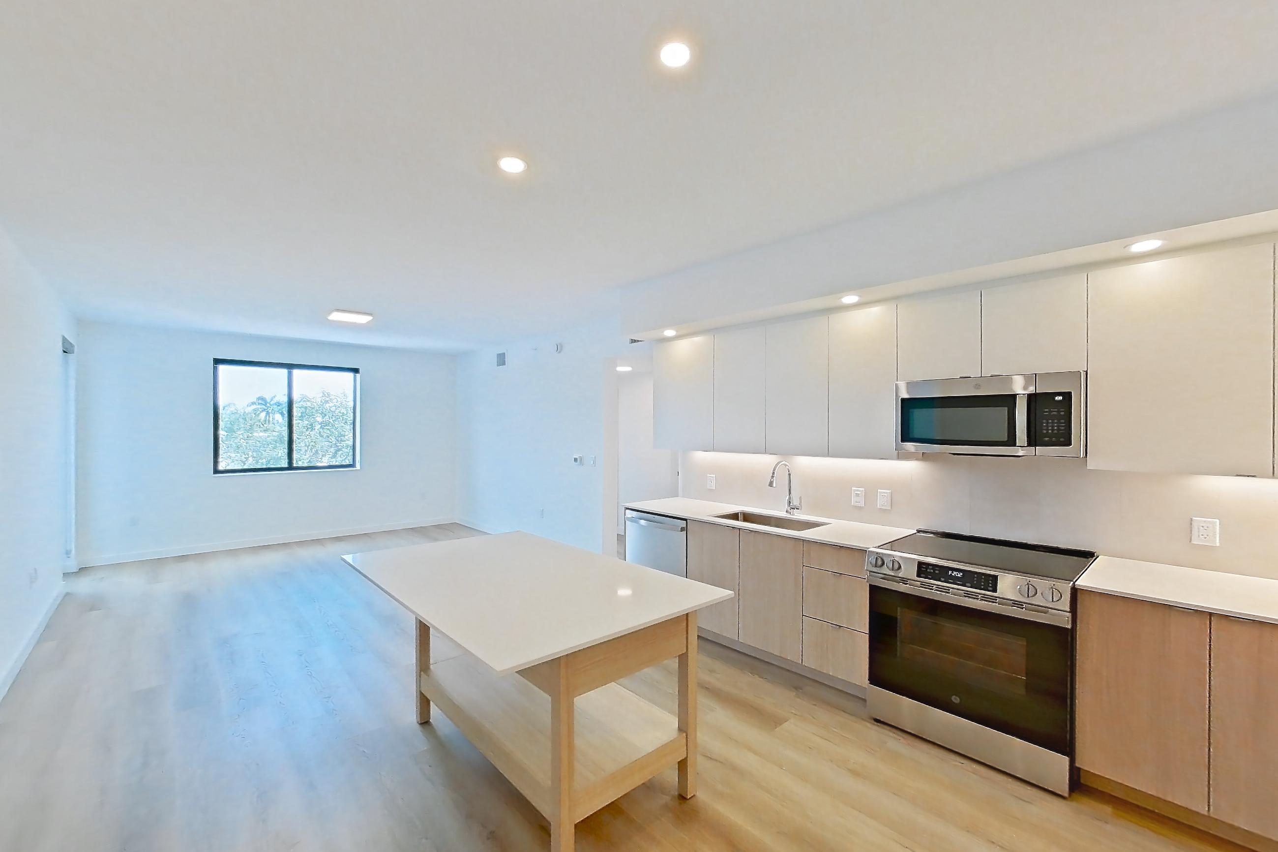 KITCHEN ENTRYWAY
