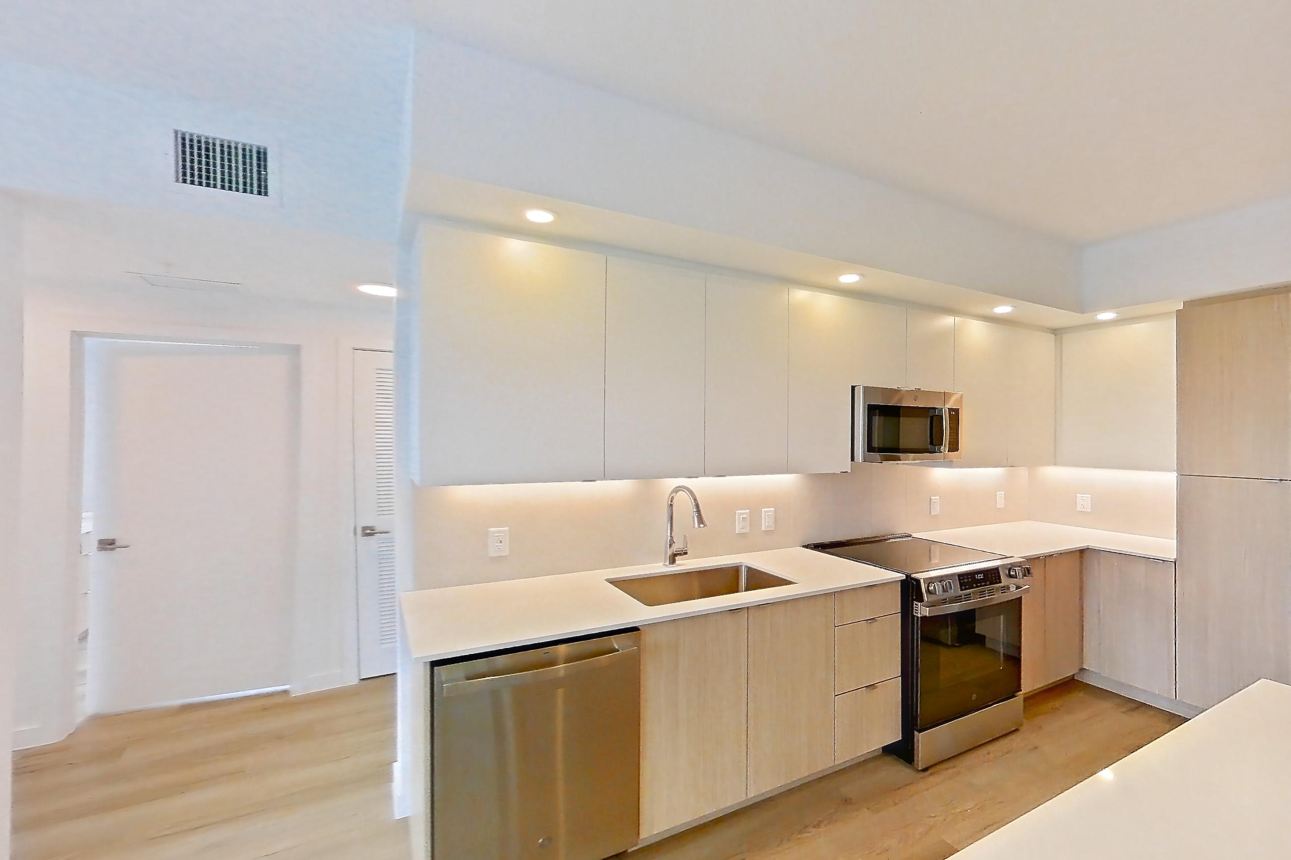 KITCHEN ISLAND CORNER