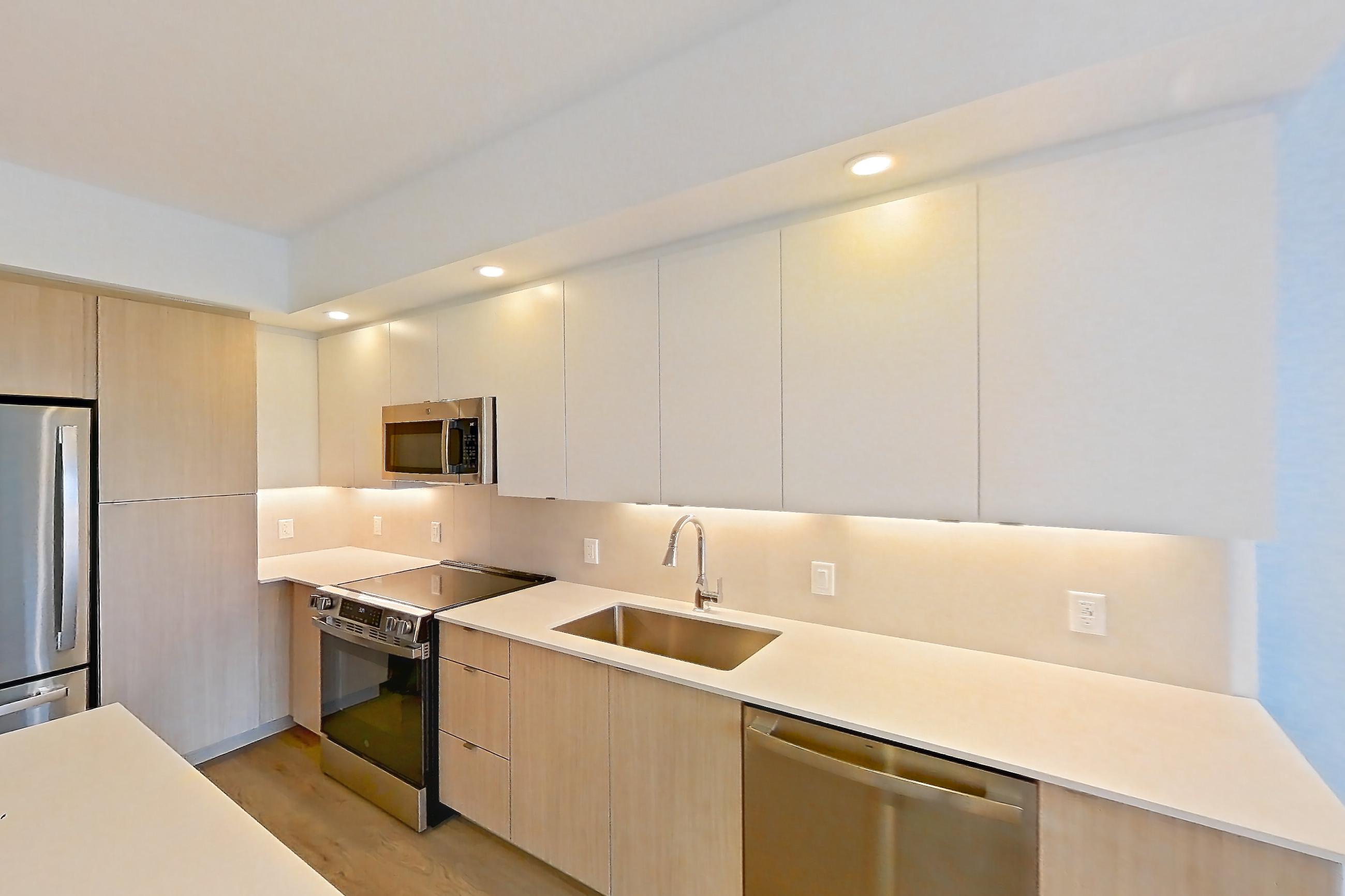KITCHEN ISLAND CORNER