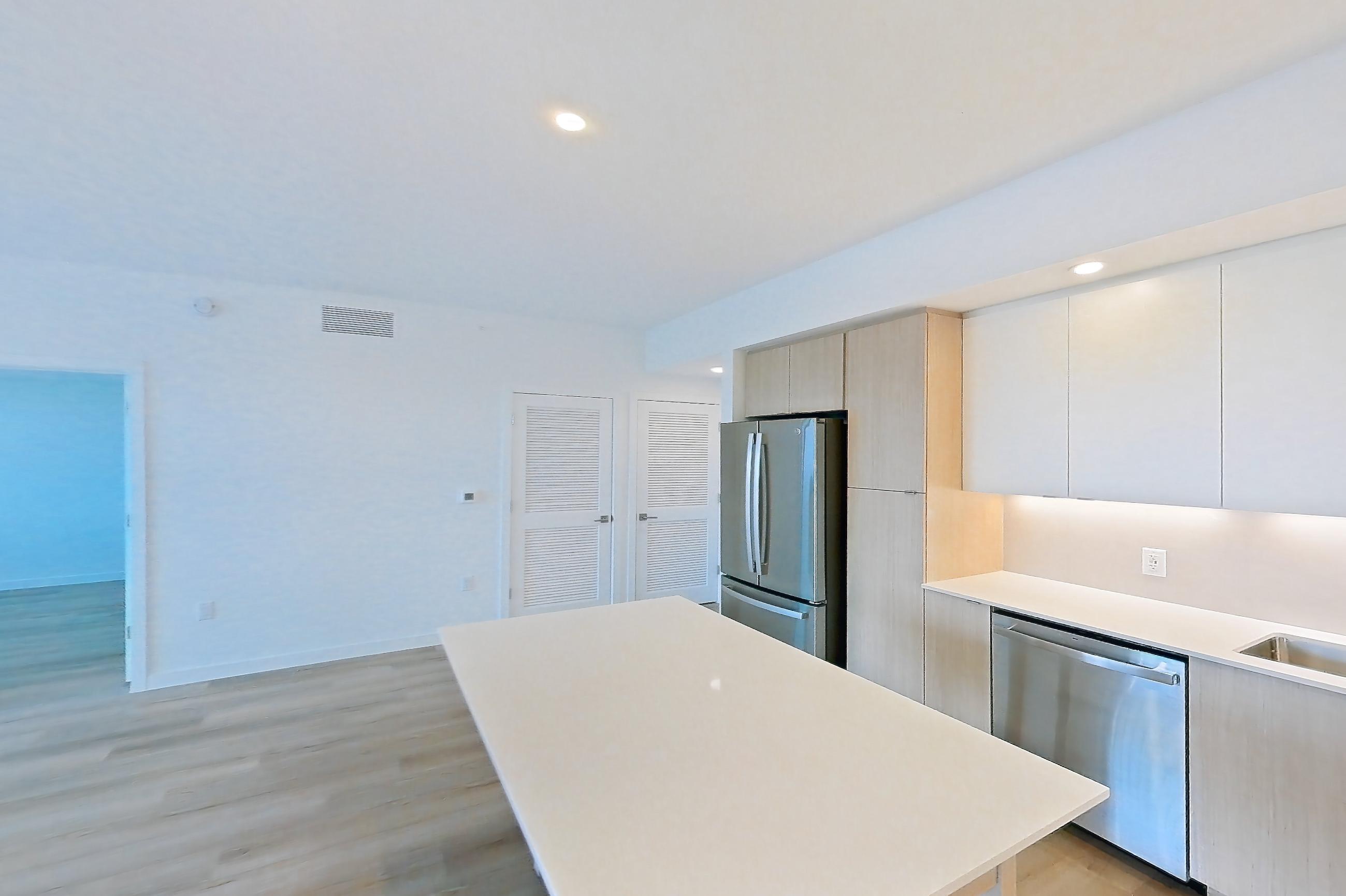 KITCHEN ISLAND CORNER