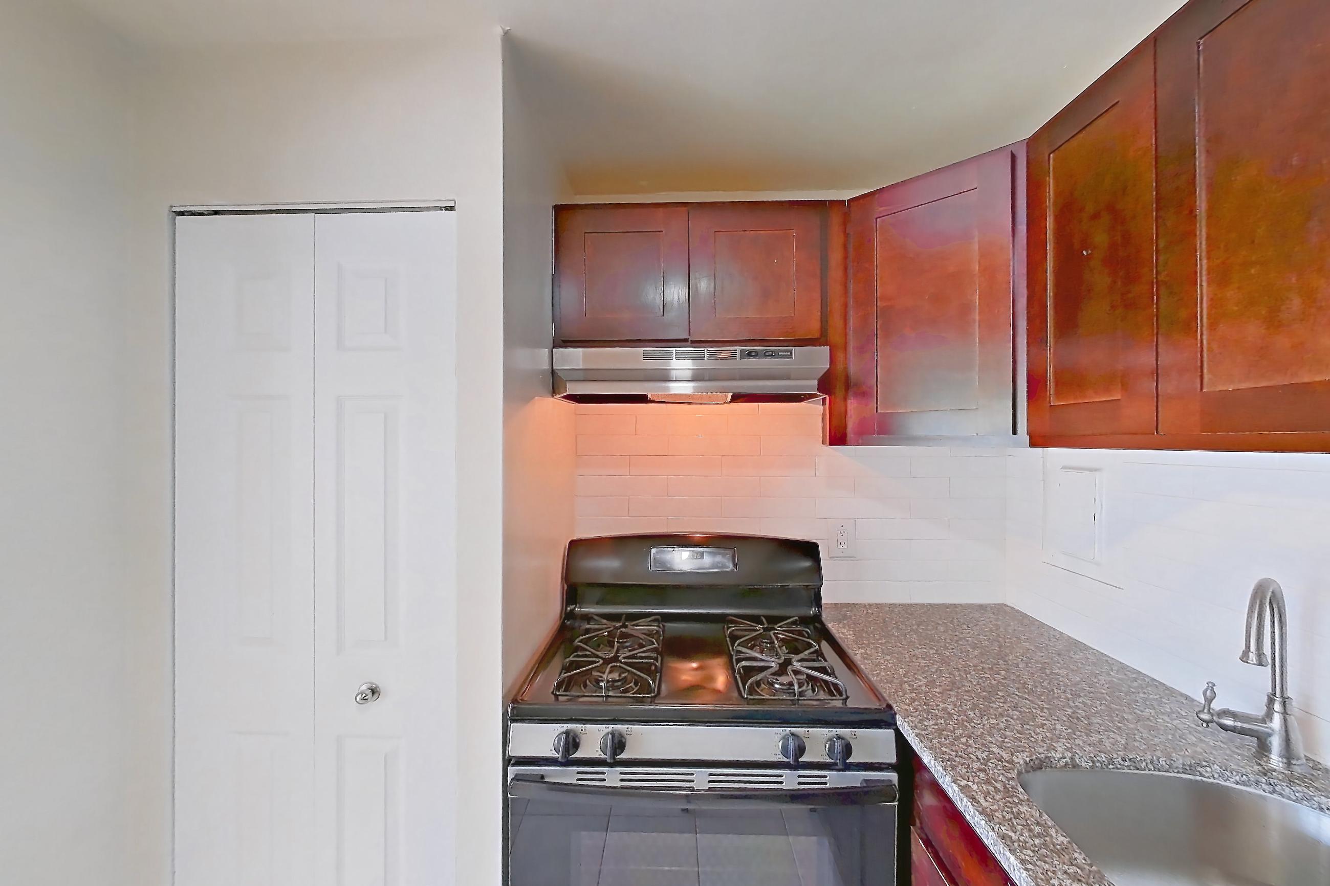 Kitchen in a Rexford floor plan apartment, representative of Apartment 6202BD23 at Franklin Park at Greenbelt Station