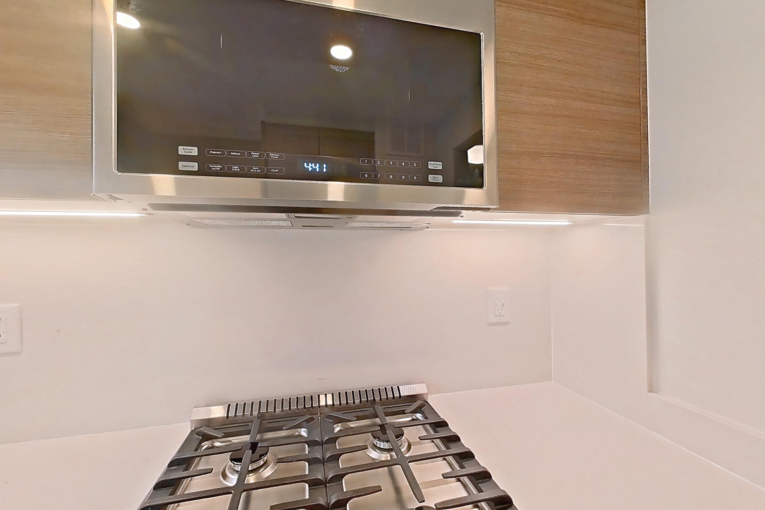 Kitchen, Apartment 10M at Stonehenge Leasing