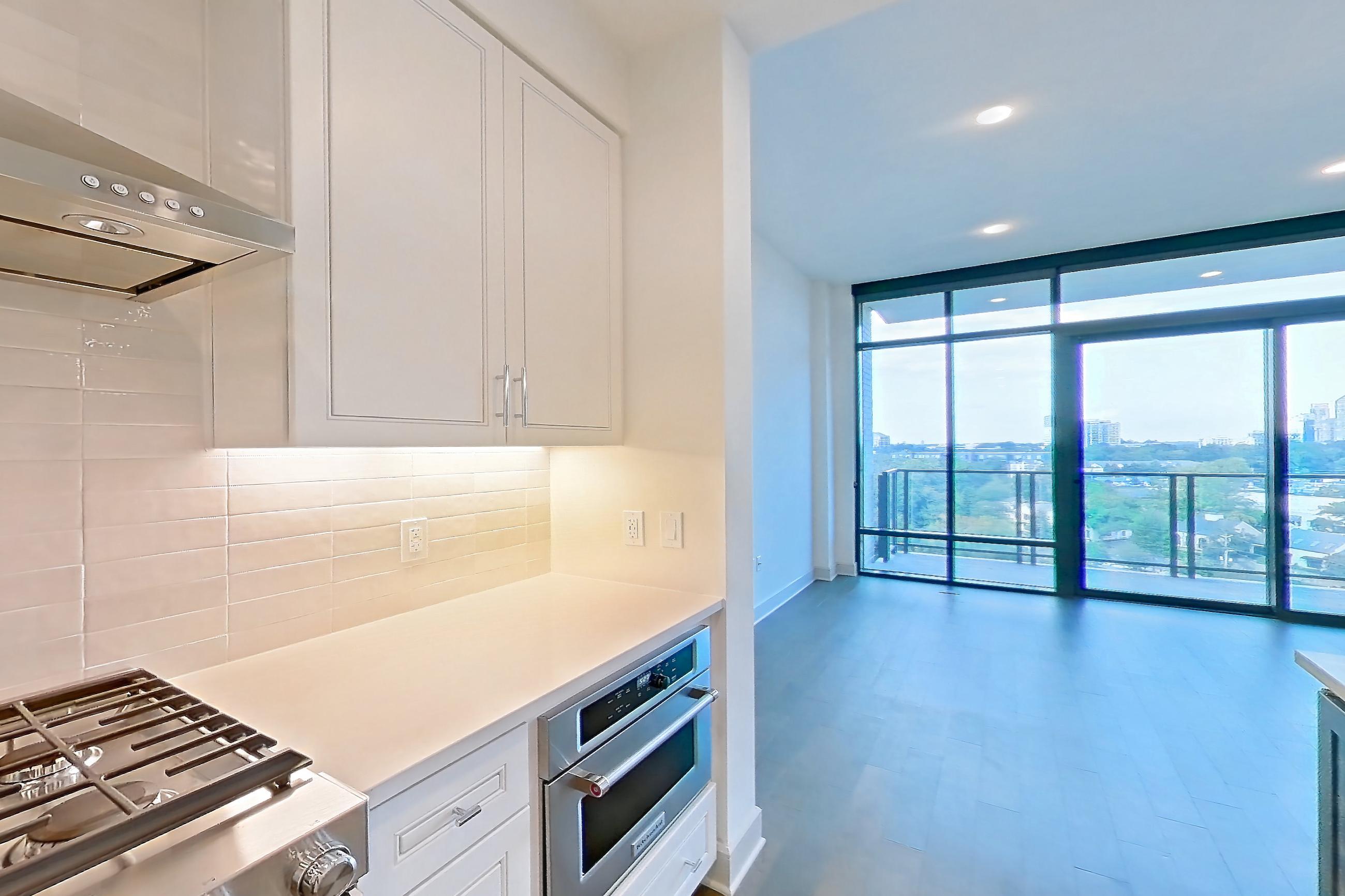 Kitchen, Apartment 1026 at 99 West Paces