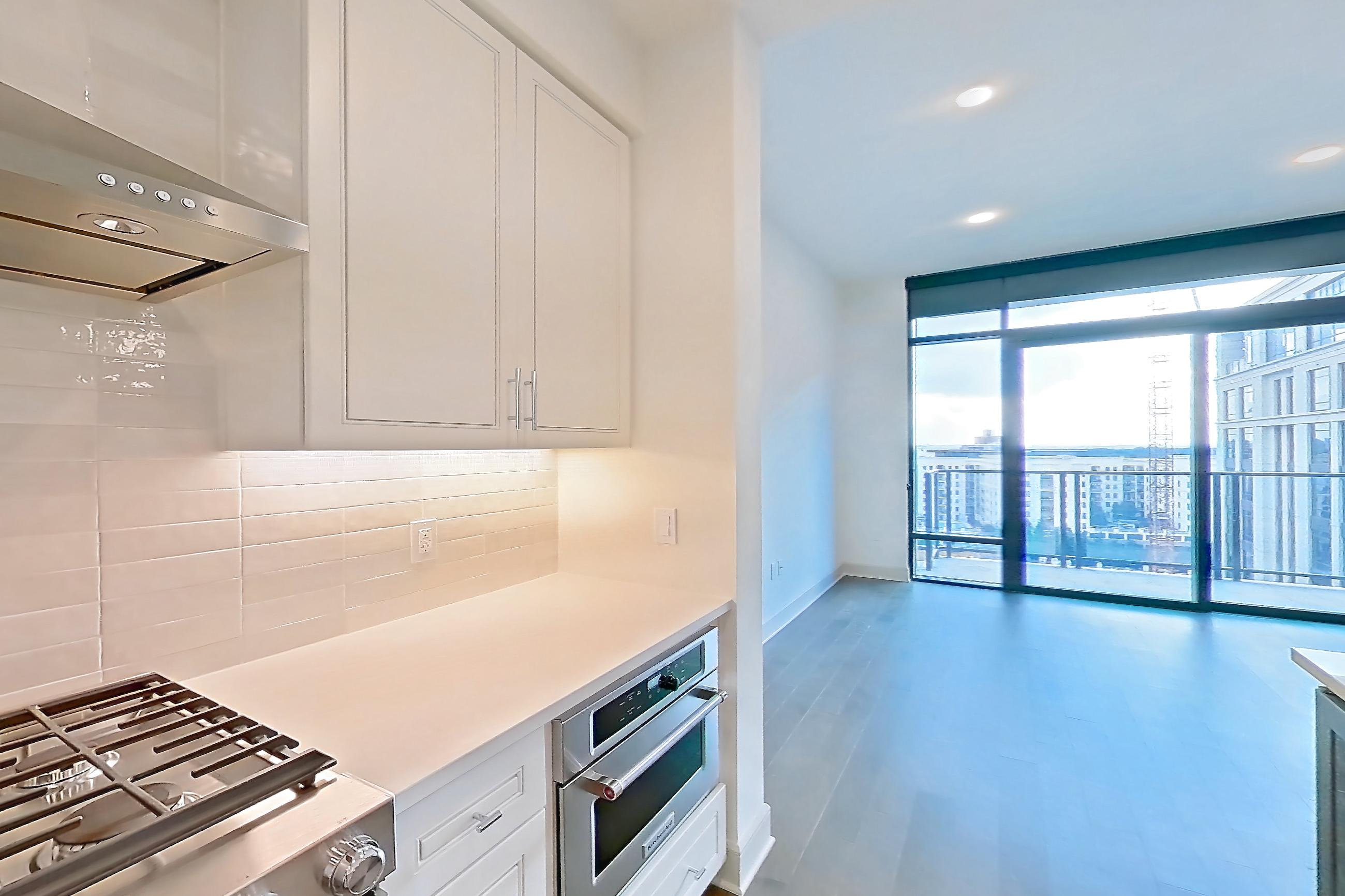 Kitchen, Apartment 1129 at 99 West Paces