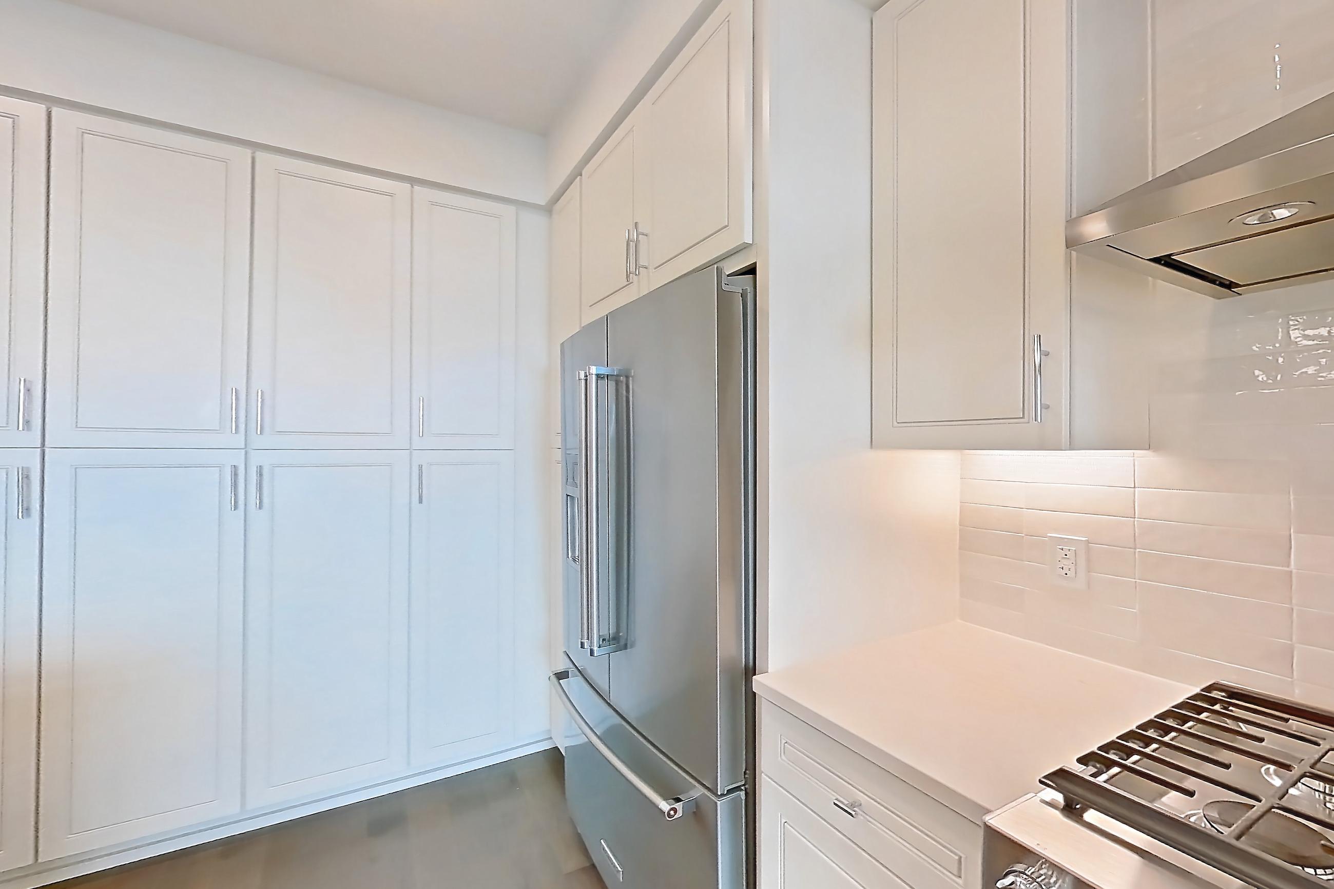 Kitchen, Apartment 1129 at 99 West Paces