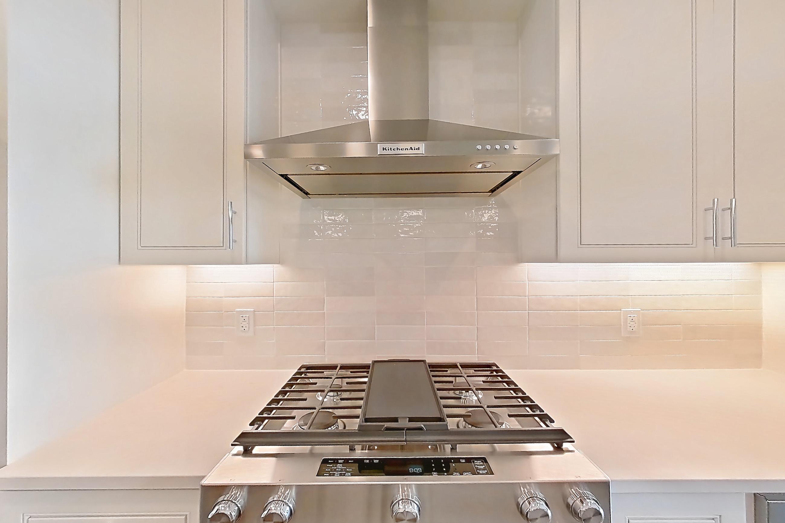 Kitchen, Apartment 1129 at 99 West Paces