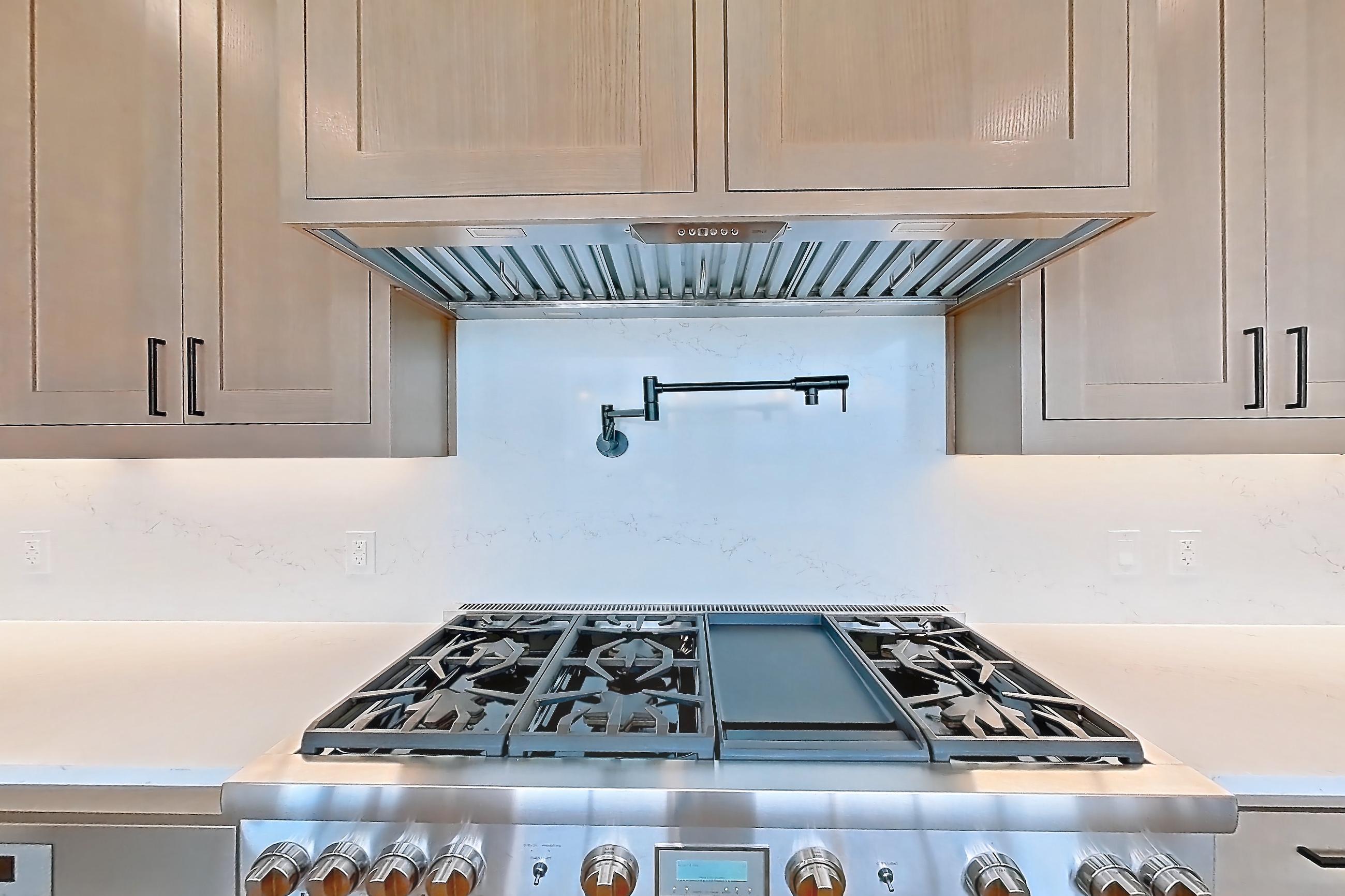 Kitchen, Apartment 1311 at 99 West Paces