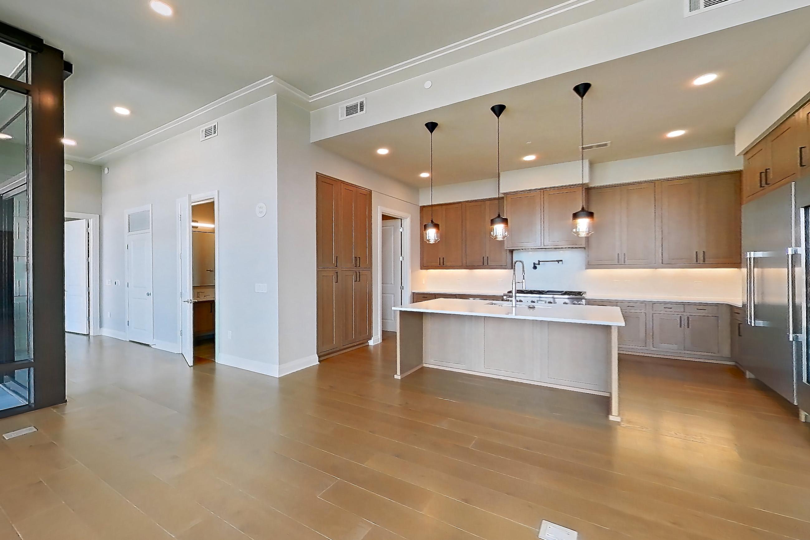 Living room, Apartment 1311 at 99 West Paces