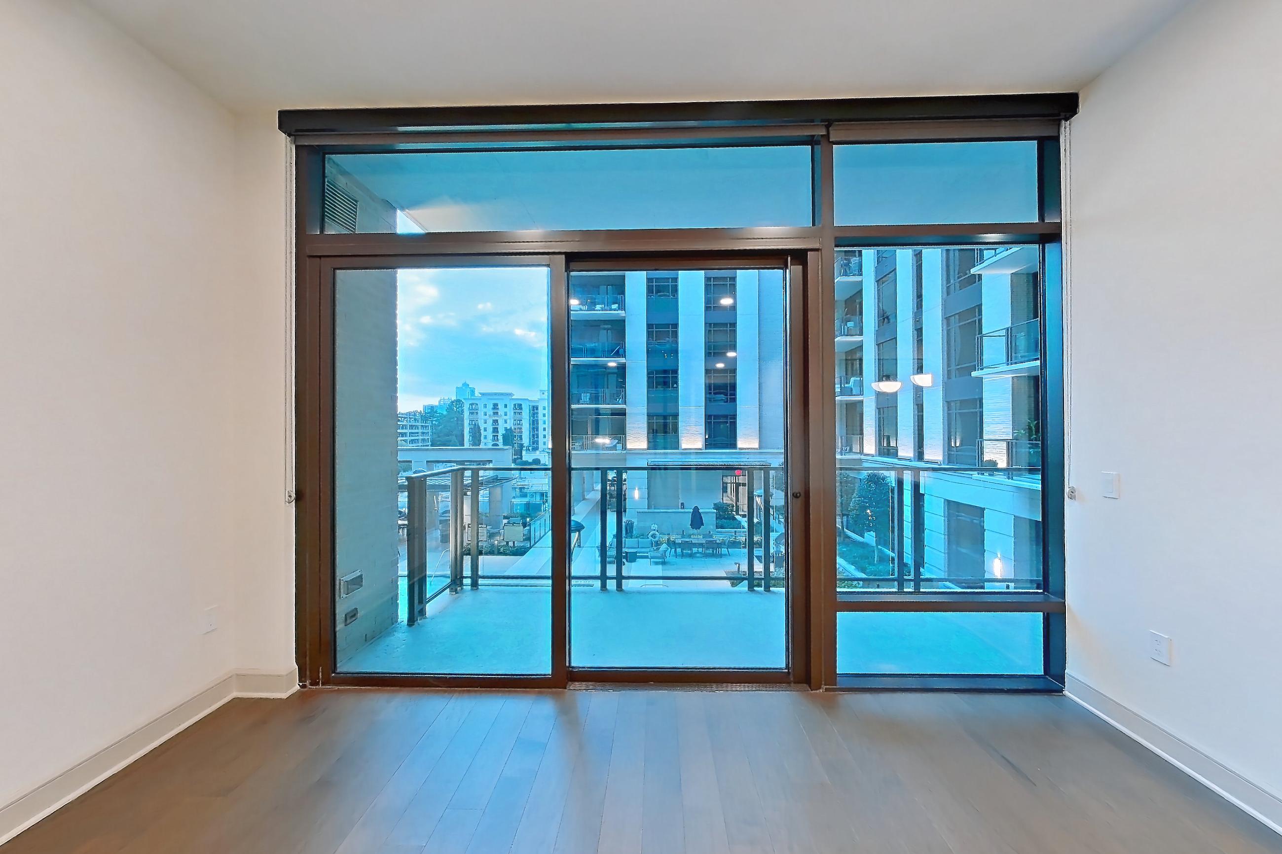 Living room, Apartment 525 at 99 West Paces