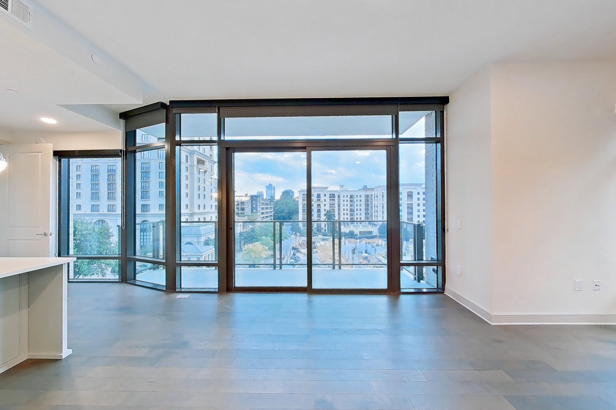 Living room, Apartment 645 at 99 West Paces