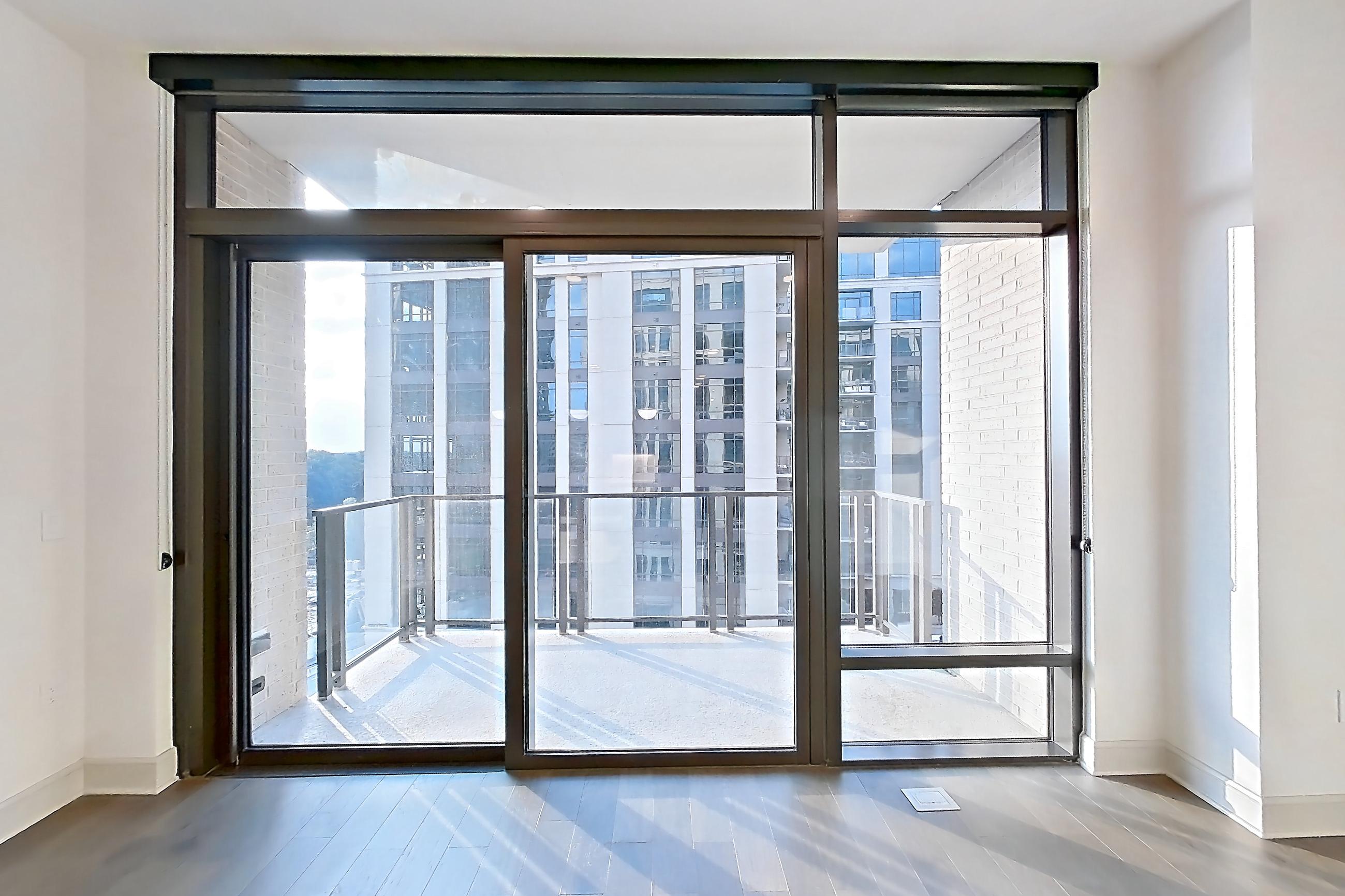 Living room, Apartment 843 at 99 West Paces